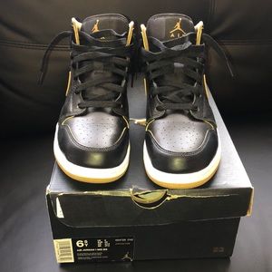 Air Jordan 1 Mid